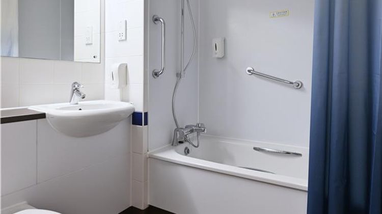 Travelodge Cirencester Room