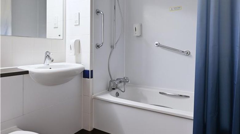 <b>Travelodge Cirencester Room</b>. Images powered by <a href="https://iceportal.shijigroup.com/" title="IcePortal" target="_blank">IcePortal</a>.