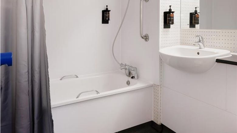 <b>Travelodge Dorking Room</b>. Images powered by <a href="https://iceportal.shijigroup.com/" title="IcePortal" target="_blank">IcePortal</a>.