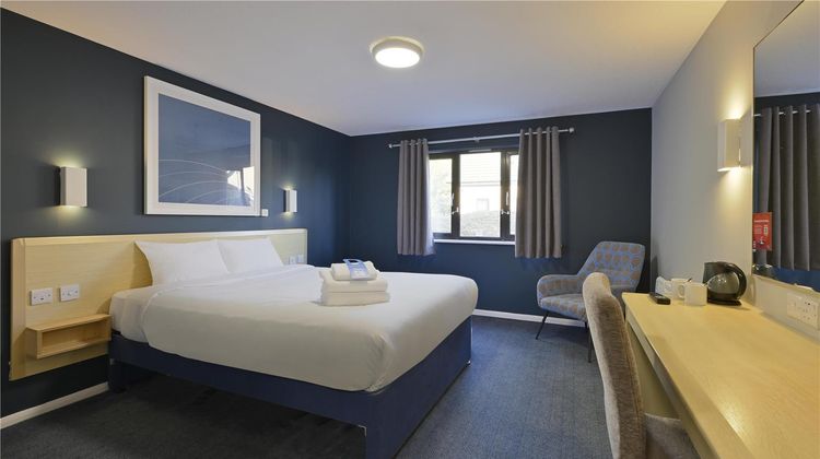 Travelodge Edinburgh Dreghorn Room