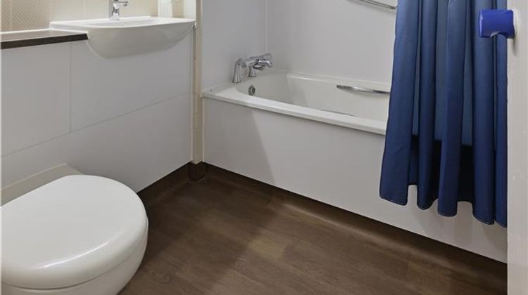 Travelodge Edinburgh Dreghorn Room