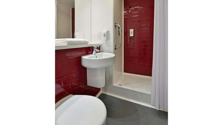 <b>Travelodge Edinburgh Haymarket Room</b>. Images powered by <a href="https://iceportal.shijigroup.com/" title="IcePortal" target="_blank">IcePortal</a>.