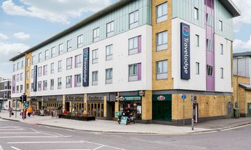 Travelodge Farnborough Central