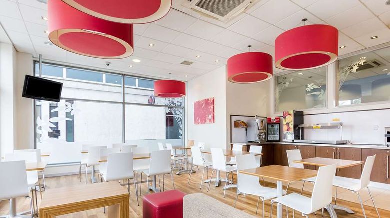 <b>Travelodge Farnborough Central Restaurant</b>. Images powered by <a href="https://iceportal.shijigroup.com/" title="IcePortal" target="_blank">IcePortal</a>.