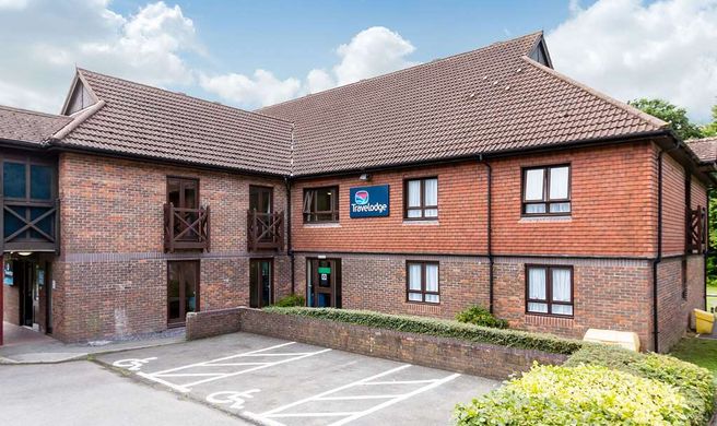 Travelodge Frimley Hotel Exterior
