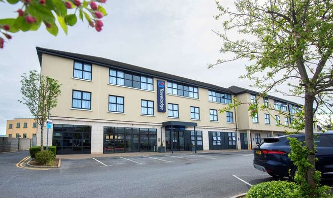 Travelodge City of Galway Exterior