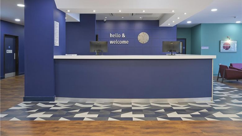 <b>Travelodge Gatwick Airport Central Lobby</b>. Images powered by <a href="https://iceportal.shijigroup.com/" title="IcePortal" target="_blank">IcePortal</a>.