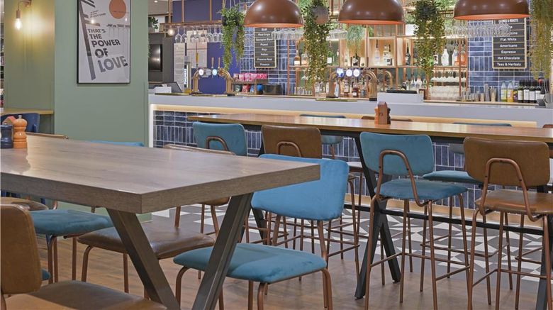 <b>Travelodge Gatwick Airport Central Restaurant</b>. Images powered by <a href="https://iceportal.shijigroup.com/" title="IcePortal" target="_blank">IcePortal</a>.