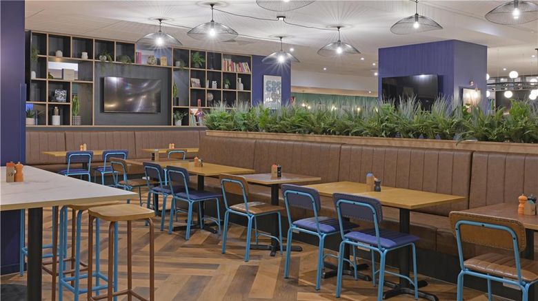 <b>Travelodge Gatwick Airport Central Restaurant</b>. Images powered by <a href="https://iceportal.shijigroup.com/" title="IcePortal" target="_blank">IcePortal</a>.