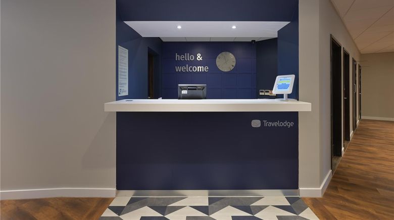 <b>Travelodge Glossop Lobby</b>. Images powered by <a href="https://iceportal.shijigroup.com/" title="IcePortal" target="_blank">IcePortal</a>.