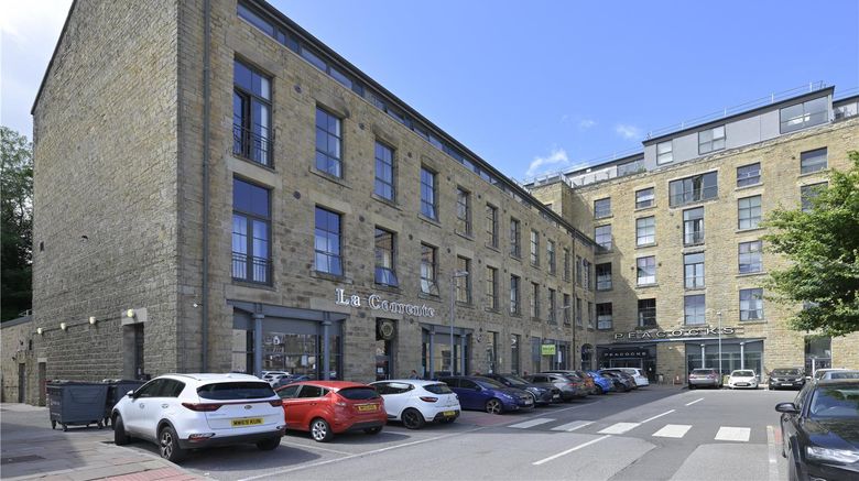 Travelodge Glossop Exterior. Images powered by <a href="https://iceportal.shijigroup.com" target="_blank" rel="noopener">Ice Portal</a>.