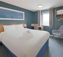 Travelodge Gloucester Room