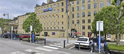 Travelodge Halifax Exterior