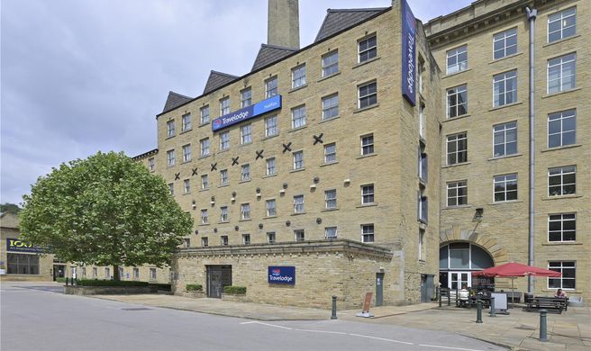 Travelodge Halifax Exterior