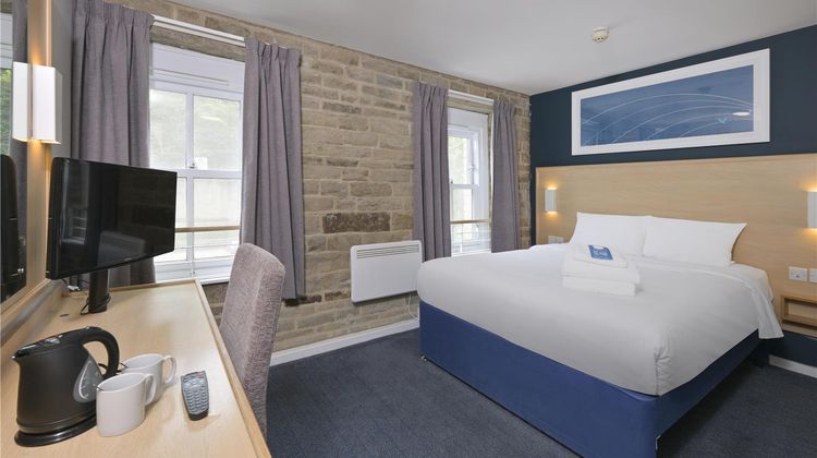 Travelodge Halifax Room