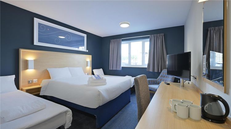 Travelodge Harlow Room