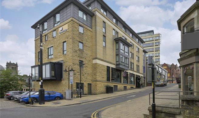 Travelodge Harrogate Exterior