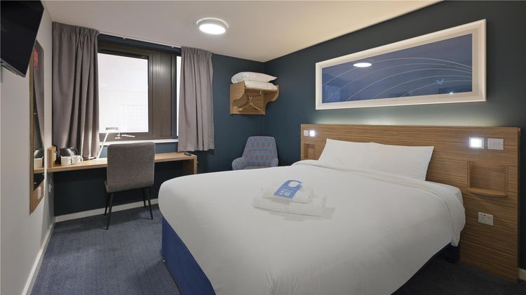 Travelodge Harrogate West Park Hotel Room