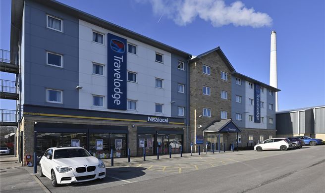 Travelodge Huddersfield Exterior