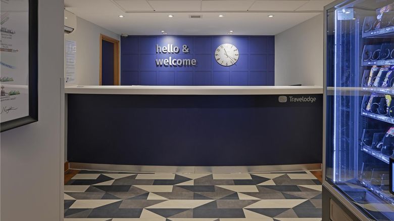 <b>Travelodge Kingston Upon Thames Central Lobby</b>. Images powered by <a href="https://iceportal.shijigroup.com/" title="IcePortal" target="_blank">IcePortal</a>.