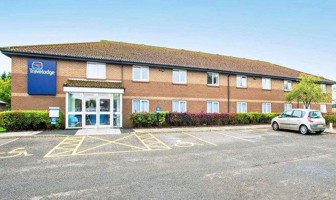 Travelodge Kinross M90 Exterior