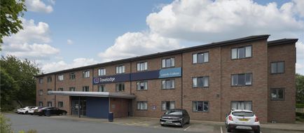 Travelodge Leeds Colton Exterior