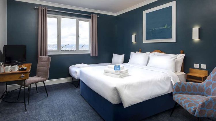 Travelodge Leeds Morley Hotel Room