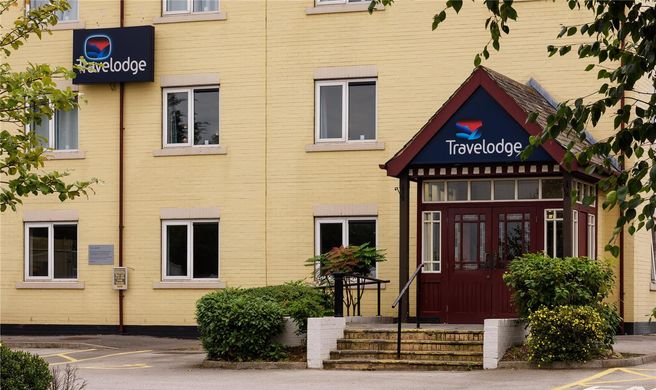 Travelodge Leeds Morley Hotel Exterior