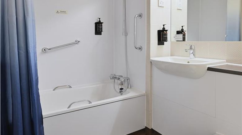 <b>Travelodge Lincoln Thorpe on the Hill Room</b>. Images powered by <a href="https://iceportal.shijigroup.com/" title="IcePortal" target="_blank">IcePortal</a>.