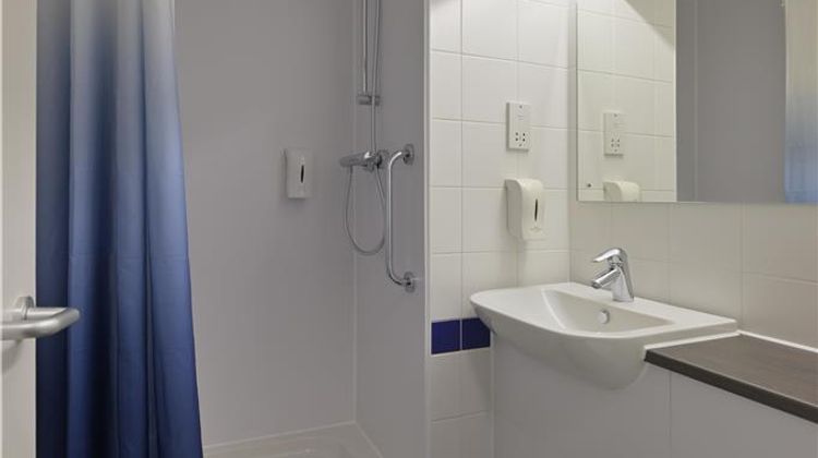 Travelodge Liverpool Docks Room