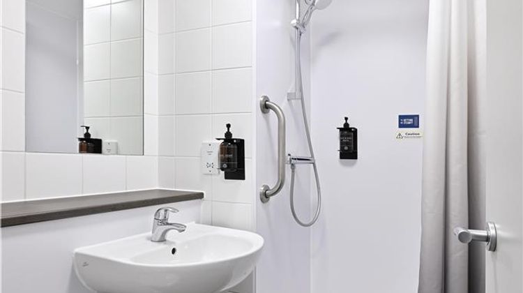 Travelodge London Barking Hotel Room