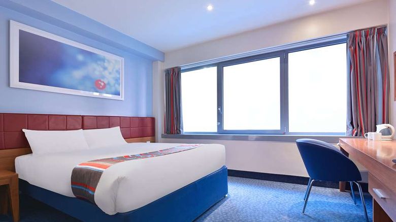 <b>Travelodge London Aldgate East Hotel Room</b>. Images powered by <a href="https://iceportal.shijigroup.com/" title="IcePortal" target="_blank">IcePortal</a>.