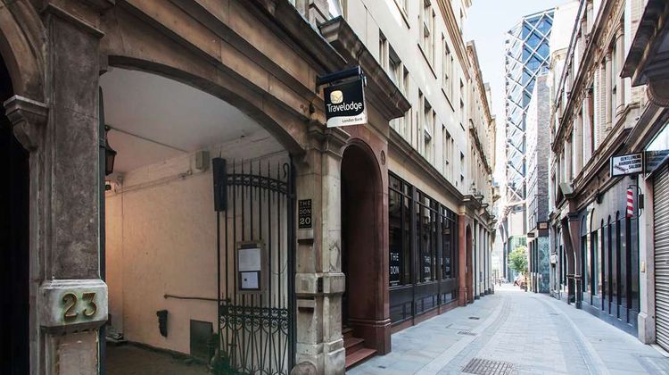 Travelodge London Bank Exterior