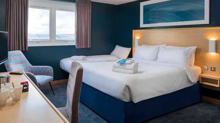Travelodge London City Road Hotel Room