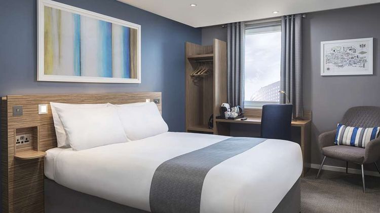 Travelodge London Waterloo Hotel Room