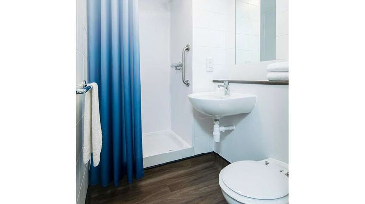 Travelodge London City Airport Room