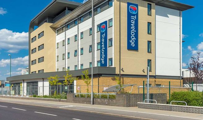 Travelodge London Enfield Exterior