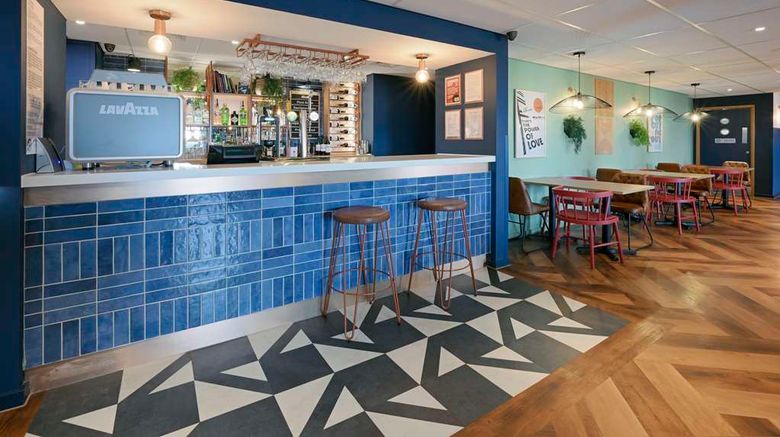 <b>Travelodge London Finchley Restaurant</b>. Images powered by <a href="https://iceportal.shijigroup.com/" title="IcePortal" target="_blank">IcePortal</a>.
