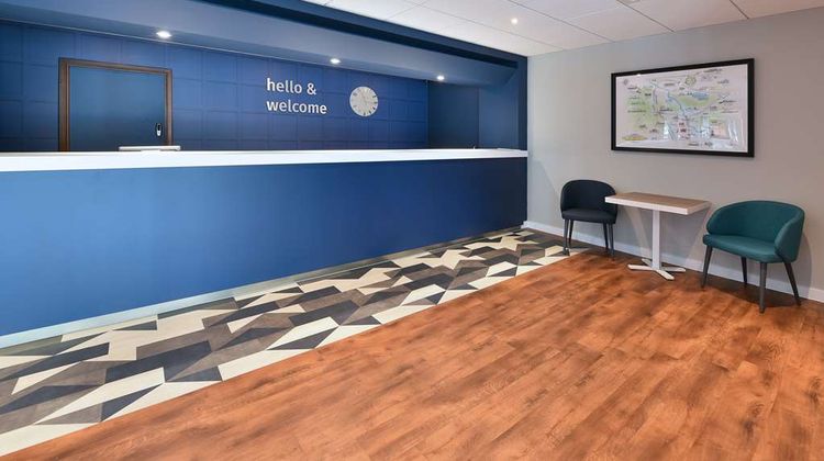Travelodge London Hounslow Hotel Lobby