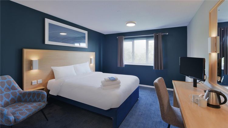 Travelodge London Park Royal Hotel Room