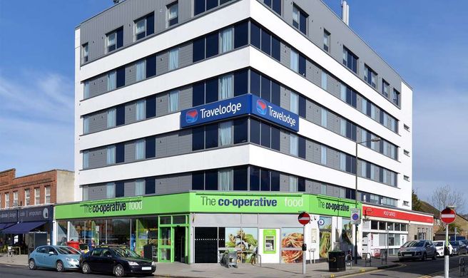 Travelodge London Raynes Park Exterior