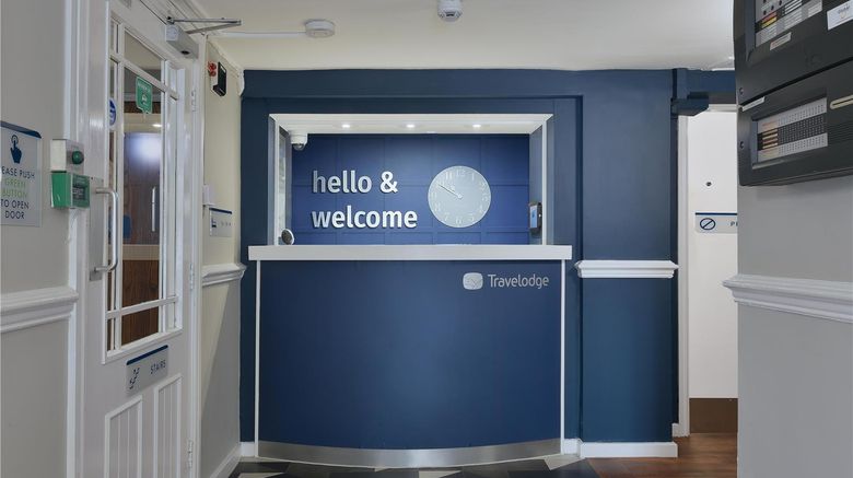 <b>Travelodge London/South Croydon Hotel Lobby</b>. Images powered by <a href="https://iceportal.shijigroup.com/" title="IcePortal" target="_blank">IcePortal</a>.