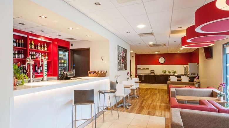 <b>Travelodge London Twickenham Restaurant</b>. Images powered by <a href="https://iceportal.shijigroup.com/" title="IcePortal" target="_blank">IcePortal</a>.