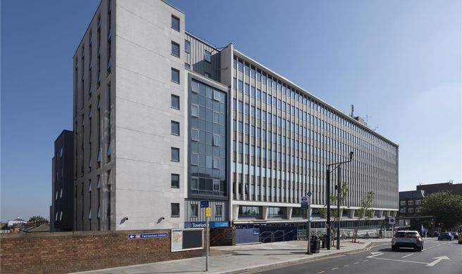Travelodge London Twickenham Exterior