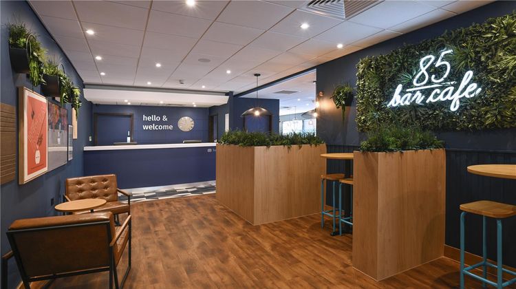 Travelodge London Twickenham Lobby
