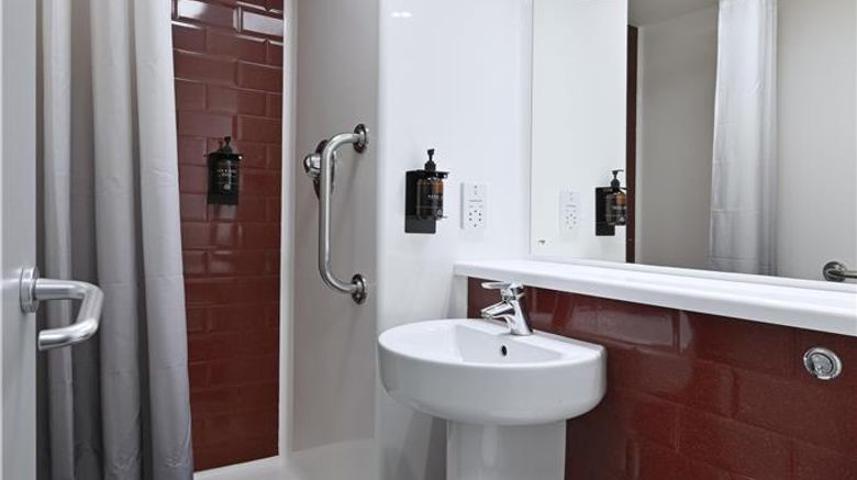 <b>Travelodge London Woolwich Room</b>. Images powered by <a href="https://iceportal.shijigroup.com/" title="IcePortal" target="_blank">IcePortal</a>.