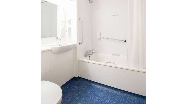 <b>Travelodge Ludlow Woofferton Room</b>. Images powered by <a href="https://iceportal.shijigroup.com/" title="IcePortal" target="_blank">IcePortal</a>.
