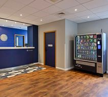 Travelodge Luton Lobby