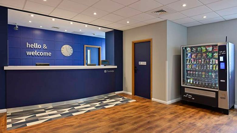 <b>Travelodge Luton Lobby</b>. Images powered by <a href="https://iceportal.shijigroup.com/" title="IcePortal" target="_blank">IcePortal</a>.
