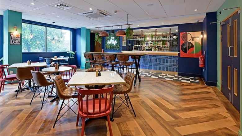 <b>Travelodge Luton Restaurant</b>. Images powered by <a href="https://iceportal.shijigroup.com/" title="IcePortal" target="_blank">IcePortal</a>.